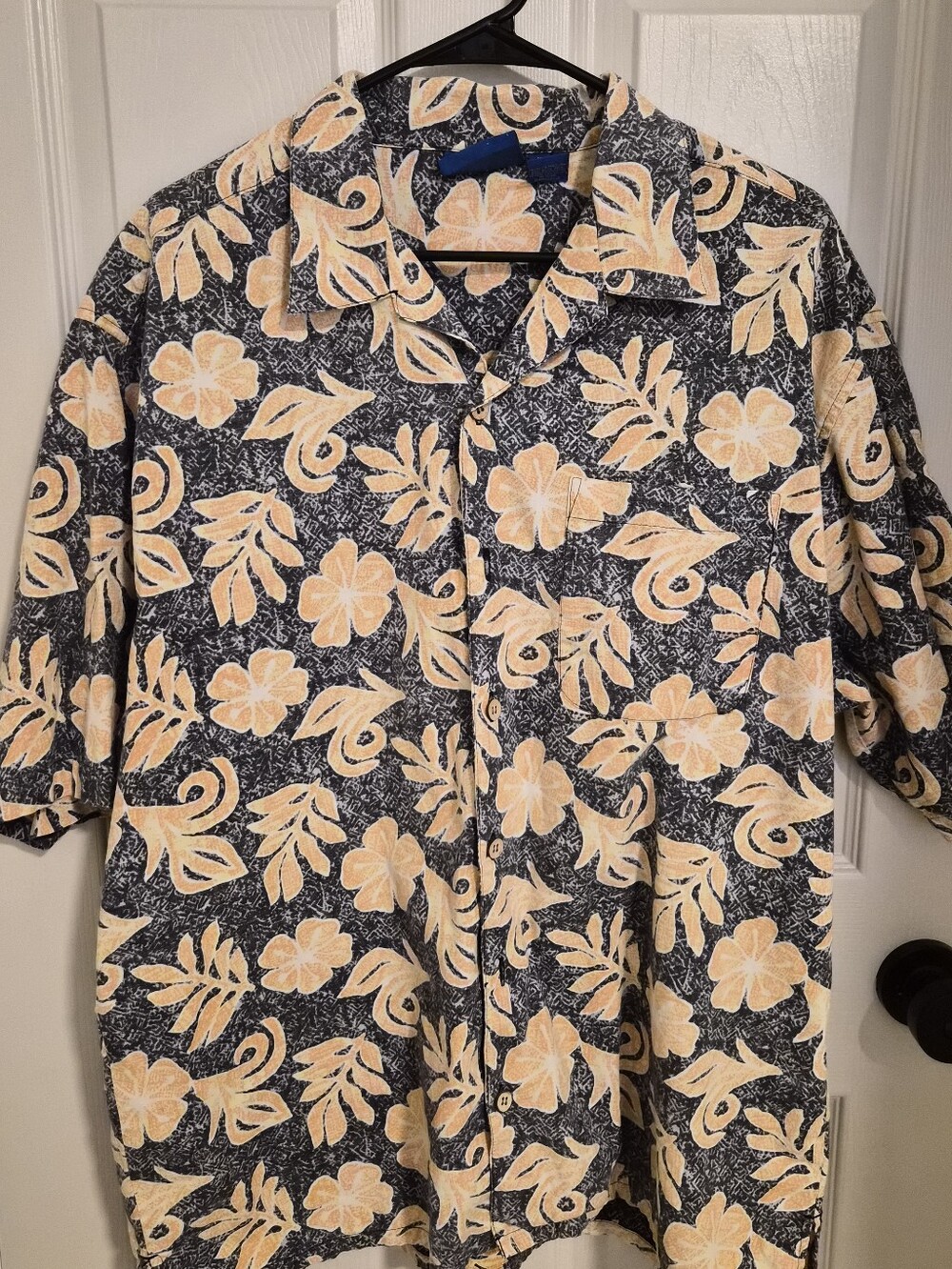 Vintage OP Peach Floral Short-Sleeve Button-Down Shirt on Navy 100% Cotton